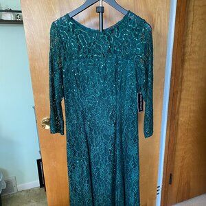 Jessica Howard Size 12 Emerald Green evening dress
